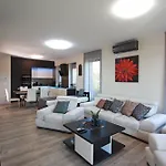 Апартаменты Lux Apartmanhaz