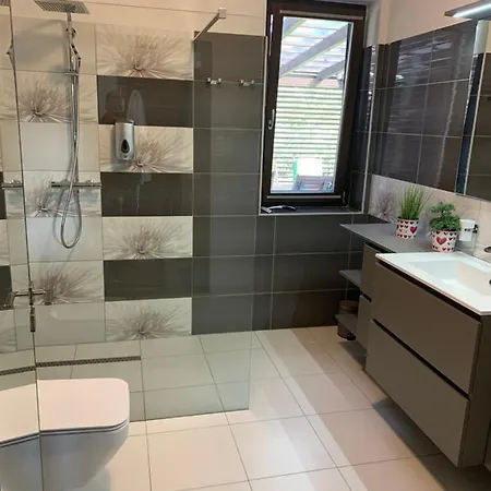 Lux Apartmanhaz Paloznak