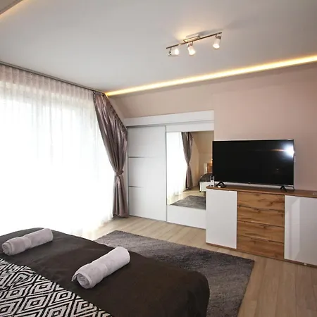 Appartement Lux Apartmanhaz *