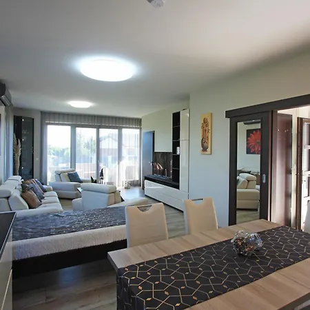 Apartment Lux Apartmanhaz *