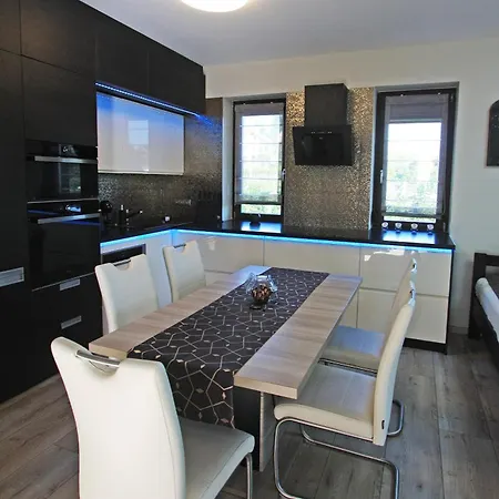 Lux Apartmanhaz * Paloznak