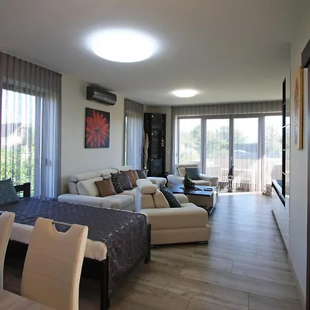 Apartment Lux Apartmanhaz Paloznak