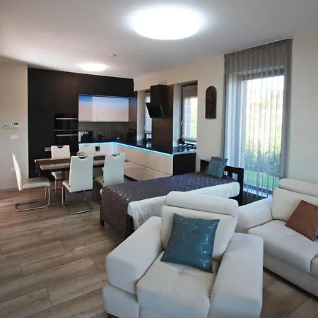 Apartment Lux Apartmanhaz