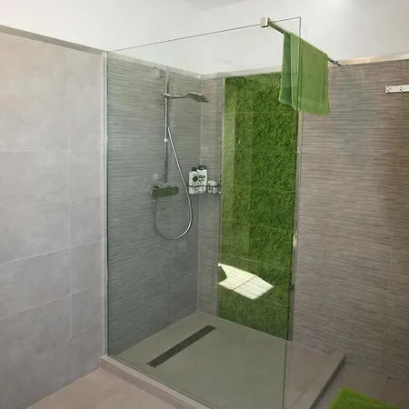 Lux Apartmanhaz * Paloznak