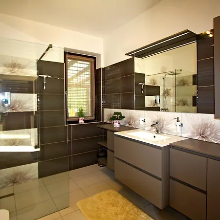 Apartment Lux Apartmanhaz