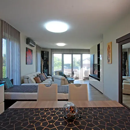 Lux Apartmanhaz *