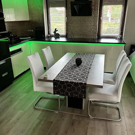 Lux Apartmanhaz Paloznak