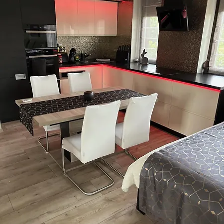 Lux Apartmanhaz Paloznak